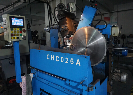 豐金銳生產(chǎn)車(chē)間-磨齒機(jī)